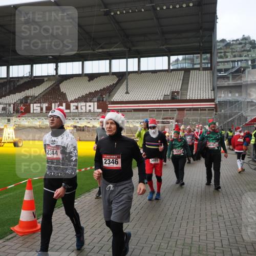 07.12.2025 - St. Pauli X-Mass-Run No. 15 Fabian Wolf http://msf.ph/oto/9422100 07.12.2025 11:49:35 Ziel 2003, 2344, 2346, 2444, 2445, 2853, 2911, 3180, 3183, 3421, 3424, 3665, 3685, 3914, 3915, 4601, 4643, 4646 meine-sportfotos.de