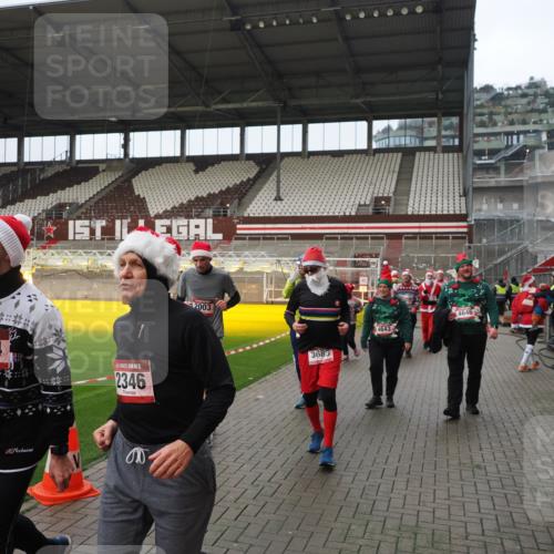 07.12.2025 - St. Pauli X-Mass-Run No. 15 Fabian Wolf http://msf.ph/oto/9422101 07.12.2025 11:49:36 Ziel 2003, 2344, 2346, 2444, 2445, 2853, 2911, 3180, 3183, 3421, 3424, 3665, 3685, 3914, 3915, 4643, 4646 meine-sportfotos.de