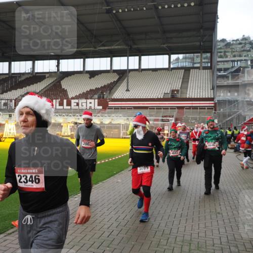 07.12.2025 - St. Pauli X-Mass-Run No. 15 Fabian Wolf http://msf.ph/oto/9422102 07.12.2025 11:49:36 Ziel 2003, 2344, 2346, 2444, 2445, 2853, 2911, 3180, 3183, 3421, 3424, 3665, 3685, 3914, 3915, 4643, 4646 meine-sportfotos.de