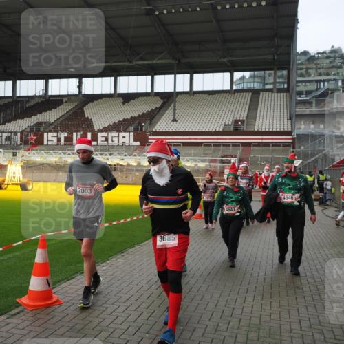 07.12.2025 - St. Pauli X-Mass-Run No. 15 Fabian Wolf http://msf.ph/oto/9422104 07.12.2025 11:49:37 Ziel 2003, 2344, 2346, 2444, 2445, 2853, 2911, 3180, 3183, 3421, 3424, 3665, 3685, 3914, 3915, 4643, 4646 meine-sportfotos.de