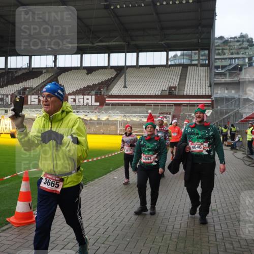 07.12.2025 - St. Pauli X-Mass-Run No. 15 Fabian Wolf http://msf.ph/oto/9422107 07.12.2025 11:49:38 Ziel 2003, 2344, 2346, 2444, 2445, 2853, 2911, 3180, 3183, 3421, 3424, 3665, 3685, 3914, 3915, 4643, 4646 meine-sportfotos.de