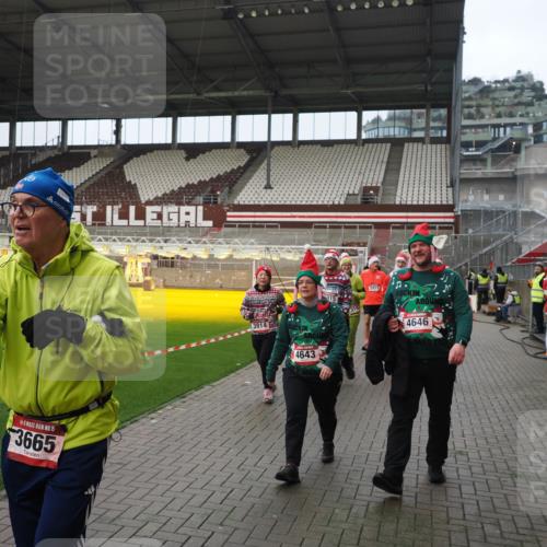 07.12.2025 - St. Pauli X-Mass-Run No. 15 Fabian Wolf http://msf.ph/oto/9422108 07.12.2025 11:49:38 Ziel 2003, 2344, 2346, 2444, 2445, 2853, 2911, 3180, 3183, 3421, 3424, 3665, 3685, 3914, 3915, 4643, 4646 meine-sportfotos.de