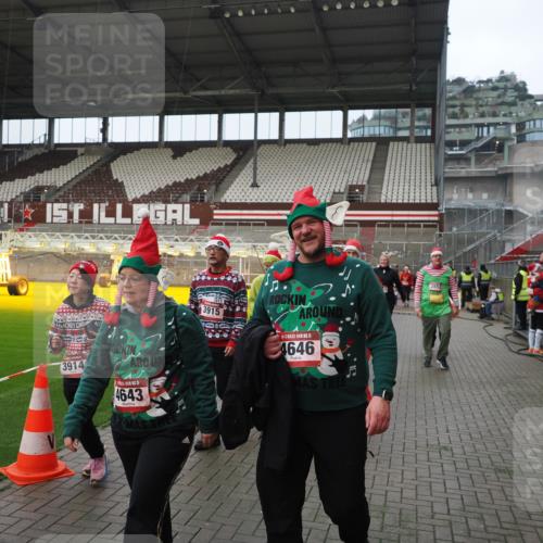 07.12.2025 - St. Pauli X-Mass-Run No. 15 Fabian Wolf http://msf.ph/oto/9422110 07.12.2025 11:49:39 Ziel 2003, 2344, 2346, 2444, 2445, 2853, 2911, 3180, 3183, 3421, 3424, 3562, 3563, 3566, 3568, 3572, 3665, 3685, 3914, 3915, 4643, 4646 meine-sportfotos.de