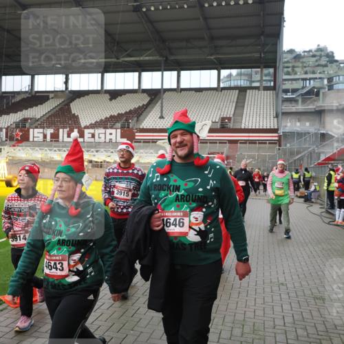 07.12.2025 - St. Pauli X-Mass-Run No. 15 Fabian Wolf http://msf.ph/oto/9422111 07.12.2025 11:49:40 Ziel 2003, 2344, 2346, 2444, 2445, 2853, 2911, 3180, 3183, 3421, 3424, 3562, 3563, 3566, 3568, 3572, 3665, 3685, 3914, 3915, 4643, 4646 meine-sportfotos.de