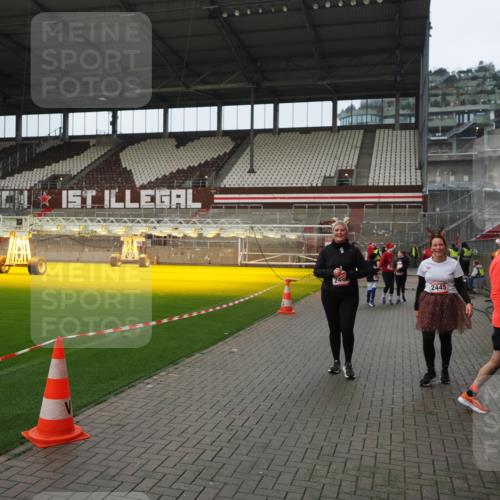 07.12.2025 - St. Pauli X-Mass-Run No. 15 Fabian Wolf http://msf.ph/oto/9422117 07.12.2025 11:49:43 Ziel 2003, 2346, 2444, 2445, 2853, 2911, 3180, 3183, 3562, 3563, 3566, 3568, 3572, 3665, 3685, 3914, 3915 meine-sportfotos.de