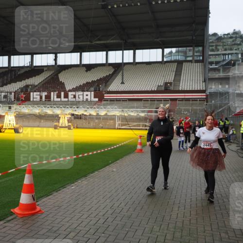 07.12.2025 - St. Pauli X-Mass-Run No. 15 Fabian Wolf http://msf.ph/oto/9422120 07.12.2025 11:49:44 Ziel 2444, 2445, 2853, 2911, 3180, 3183, 3562, 3563, 3566, 3568, 3572, 3665, 3685, 3914, 3915 meine-sportfotos.de