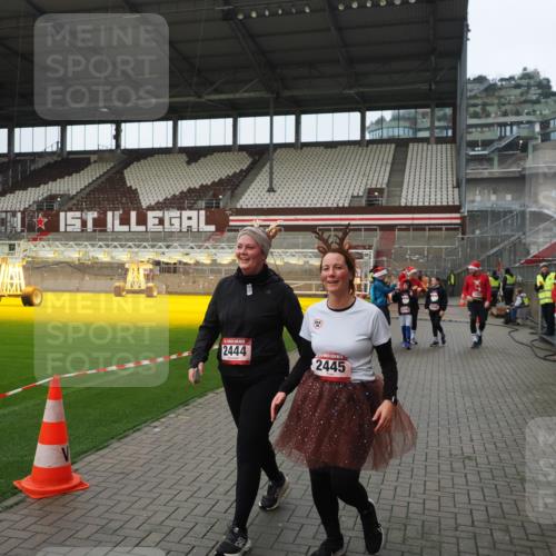 07.12.2025 - St. Pauli X-Mass-Run No. 15 Fabian Wolf http://msf.ph/oto/9422122 07.12.2025 11:49:45 Ziel 2444, 2445, 2853, 2911, 3180, 3183, 3562, 3563, 3566, 3568, 3572, 3665, 3685, 3914, 3915 meine-sportfotos.de