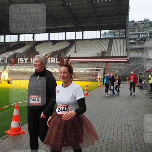 07.12.2025 - St. Pauli X-Mass-Run No. 15 Fabian Wolf http://msf.ph/oto/9422125 07.12.2025 11:49:46 Ziel 2444, 2445, 2853, 2911, 3180, 3183, 3562, 3563, 3566, 3568, 3572, 3665, 3685, 3914, 3915 meine-sportfotos.de