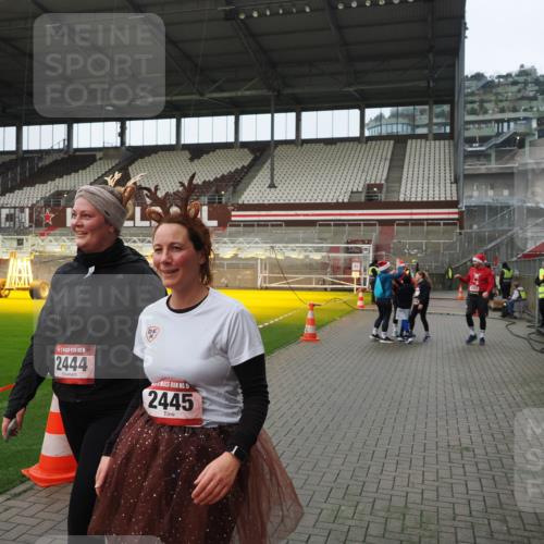 07.12.2025 - St. Pauli X-Mass-Run No. 15 Fabian Wolf http://msf.ph/oto/9422126 07.12.2025 11:49:46 Ziel 2444, 2445, 2853, 2911, 3180, 3183, 3562, 3563, 3566, 3568, 3572, 3665, 3685, 3914, 3915 meine-sportfotos.de