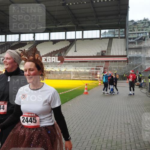 07.12.2025 - St. Pauli X-Mass-Run No. 15 Fabian Wolf http://msf.ph/oto/9422127 07.12.2025 11:49:46 Ziel 2444, 2445, 2853, 2911, 3180, 3183, 3562, 3563, 3566, 3568, 3572, 3665, 3685, 3914, 3915 meine-sportfotos.de