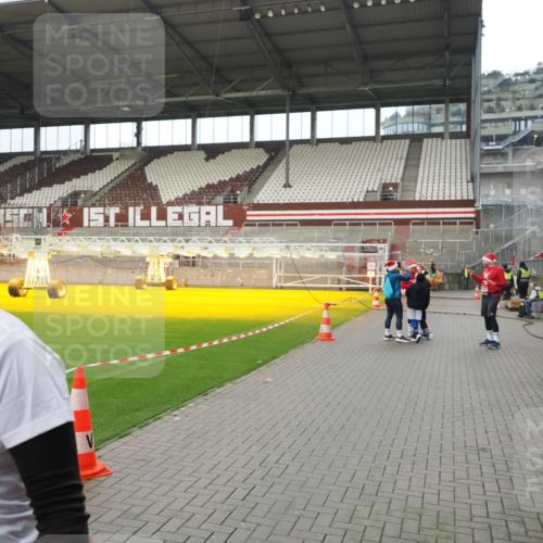 07.12.2025 - St. Pauli X-Mass-Run No. 15 Fabian Wolf http://msf.ph/oto/9422129 07.12.2025 11:49:47 Ziel 2444, 2445, 2853, 2911, 3180, 3183, 3562, 3563, 3566, 3568, 3572, 3665, 3685, 3914, 3915 meine-sportfotos.de