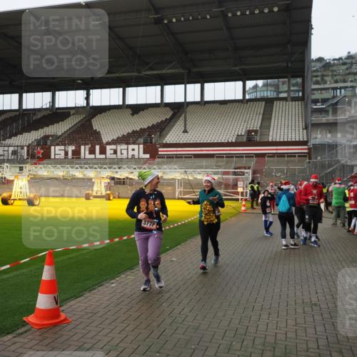 07.12.2025 - St. Pauli X-Mass-Run No. 15 Fabian Wolf http://msf.ph/oto/9422135 07.12.2025 11:50:02 Ziel 2118, 3660, 3778 meine-sportfotos.de