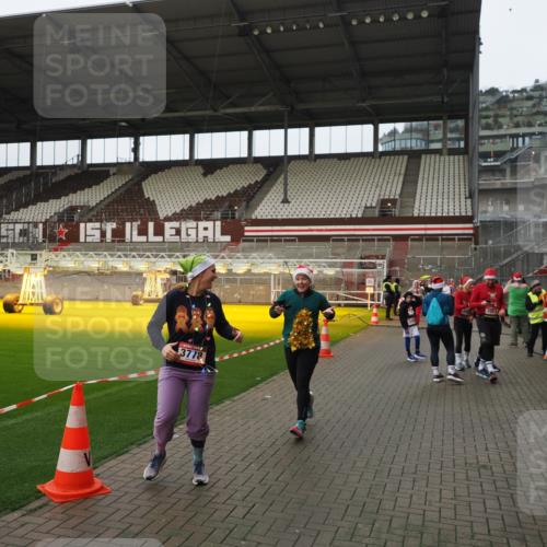 07.12.2025 - St. Pauli X-Mass-Run No. 15 Fabian Wolf http://msf.ph/oto/9422137 07.12.2025 11:50:02 Ziel 2118, 3660, 3778 meine-sportfotos.de
