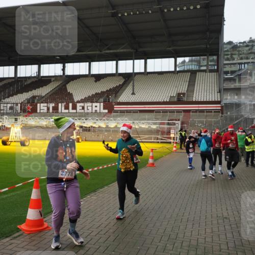 07.12.2025 - St. Pauli X-Mass-Run No. 15 Fabian Wolf http://msf.ph/oto/9422139 07.12.2025 11:50:03 Ziel 2118, 3660, 3778 meine-sportfotos.de