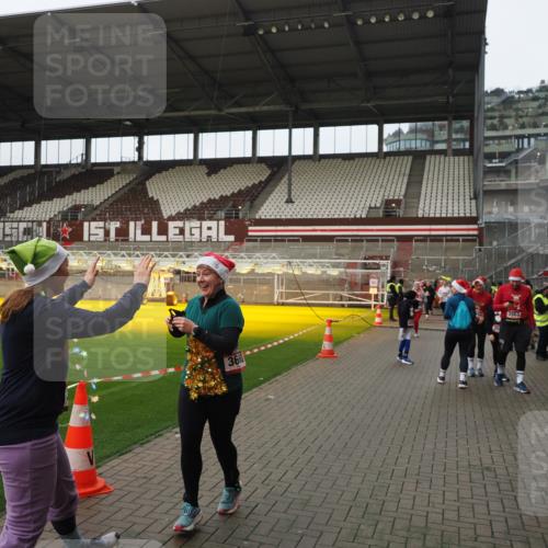07.12.2025 - St. Pauli X-Mass-Run No. 15 Fabian Wolf http://msf.ph/oto/9422142 07.12.2025 11:50:03 Ziel 2118, 3660, 3778 meine-sportfotos.de