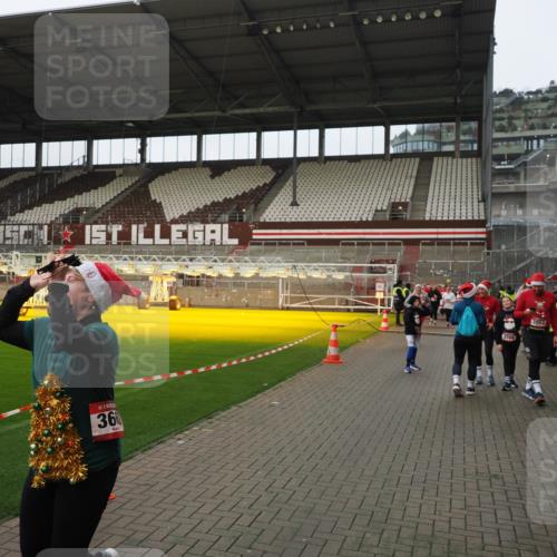 07.12.2025 - St. Pauli X-Mass-Run No. 15 Fabian Wolf http://msf.ph/oto/9422145 07.12.2025 11:50:04 Ziel 2118, 2872, 3660, 3697, 3778 meine-sportfotos.de