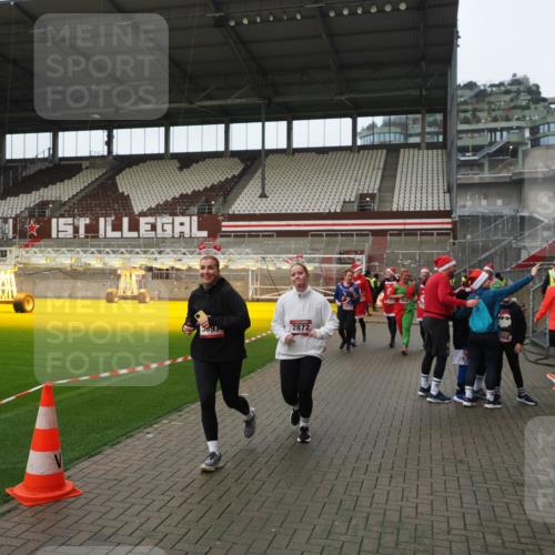 07.12.2025 - St. Pauli X-Mass-Run No. 15 Fabian Wolf http://msf.ph/oto/9422163 07.12.2025 11:50:12 Ziel 1890, 2118, 2203, 2210, 2848, 2872, 2877, 3660, 3697, 3778, 4184 meine-sportfotos.de