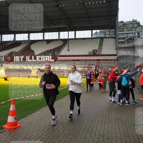 07.12.2025 - St. Pauli X-Mass-Run No. 15 Fabian Wolf http://msf.ph/oto/9422164 07.12.2025 11:50:12 Ziel 1890, 2118, 2203, 2210, 2848, 2872, 2877, 3660, 3697, 3778, 4184 meine-sportfotos.de