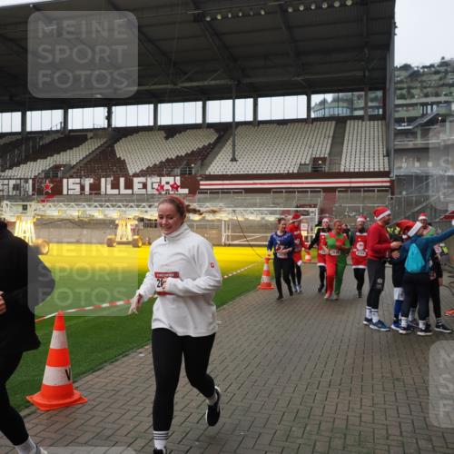 07.12.2025 - St. Pauli X-Mass-Run No. 15 Fabian Wolf http://msf.ph/oto/9422168 07.12.2025 11:50:13 Ziel 1890, 2118, 2203, 2210, 2848, 2872, 2877, 3660, 3697, 3778, 4184 meine-sportfotos.de