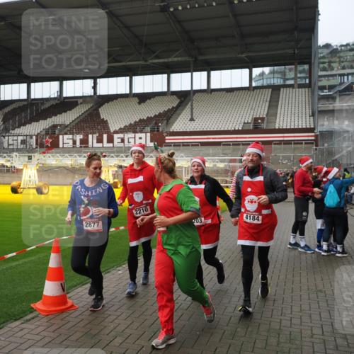 07.12.2025 - St. Pauli X-Mass-Run No. 15 Fabian Wolf http://msf.ph/oto/9422172 07.12.2025 11:50:16 Ziel 1890, 2118, 2203, 2210, 2784, 2785, 2793, 2848, 2872, 2877, 3697, 4184, 4428 meine-sportfotos.de