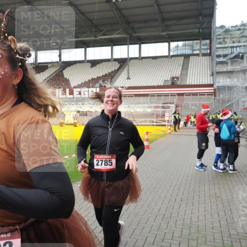 07.12.2025 - St. Pauli X-Mass-Run No. 15 Fabian Wolf http://msf.ph/oto/9422187 07.12.2025 11:50:25 Ziel 1890, 2203, 2210, 2784, 2785, 2793, 2848, 2877, 4184, 4428 meine-sportfotos.de
