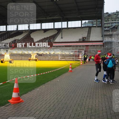 07.12.2025 - St. Pauli X-Mass-Run No. 15 Fabian Wolf http://msf.ph/oto/9422191 07.12.2025 11:50:26 Ziel 1890, 2203, 2210, 2784, 2785, 2793, 2848, 2877, 4184, 4428 meine-sportfotos.de