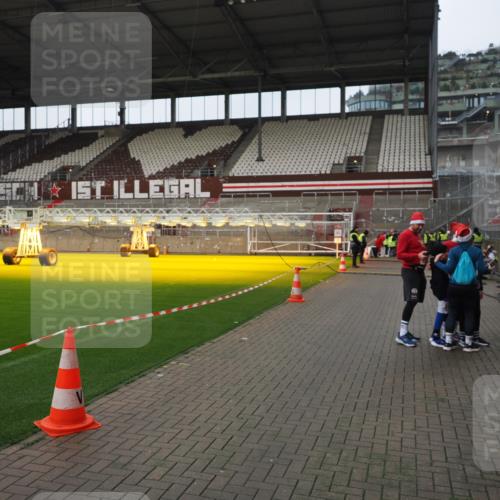 07.12.2025 - St. Pauli X-Mass-Run No. 15 Fabian Wolf http://msf.ph/oto/9422192 07.12.2025 11:50:27 Ziel 1890, 2203, 2210, 2784, 2785, 2793, 4184, 4428 meine-sportfotos.de