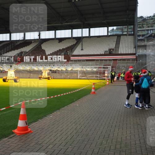 07.12.2025 - St. Pauli X-Mass-Run No. 15 Fabian Wolf http://msf.ph/oto/9422193 07.12.2025 11:50:27 Ziel 1890, 2203, 2210, 2784, 2785, 2793, 4184, 4428 meine-sportfotos.de