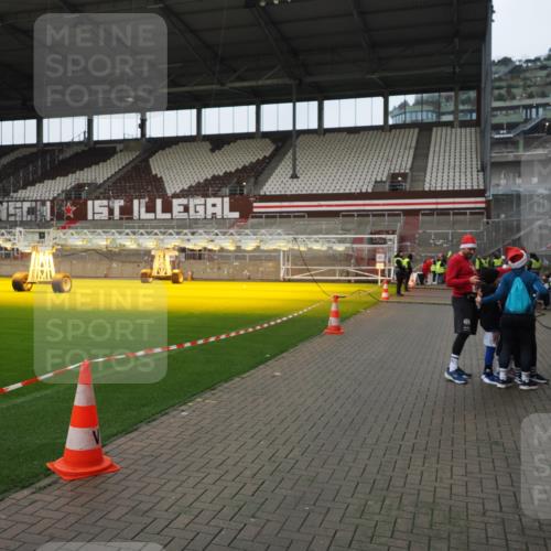 07.12.2025 - St. Pauli X-Mass-Run No. 15 Fabian Wolf http://msf.ph/oto/9422194 07.12.2025 11:50:27 Ziel 1890, 2203, 2210, 2784, 2785, 2793, 4184, 4428 meine-sportfotos.de
