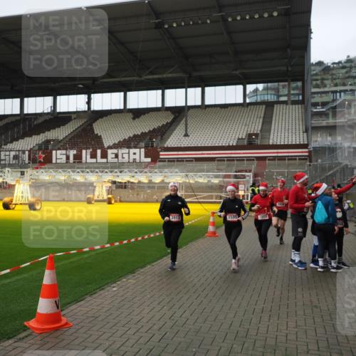07.12.2025 - St. Pauli X-Mass-Run No. 15 Fabian Wolf http://msf.ph/oto/9422196 07.12.2025 11:50:40 Ziel 196, 206, 1599, 1602, 3913, 3958 meine-sportfotos.de