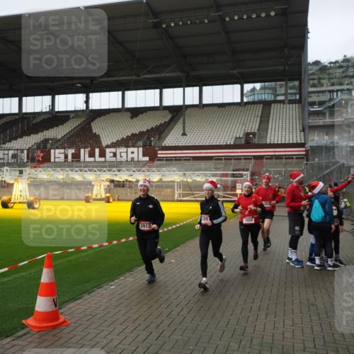 07.12.2025 - St. Pauli X-Mass-Run No. 15 Fabian Wolf http://msf.ph/oto/9422198 07.12.2025 11:50:40 Ziel 196, 206, 1599, 1602, 3913, 3958 meine-sportfotos.de