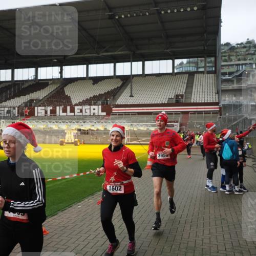07.12.2025 - St. Pauli X-Mass-Run No. 15 Fabian Wolf http://msf.ph/oto/9422204 07.12.2025 11:50:41 Ziel 196, 206, 1599, 1602, 3913, 3958 meine-sportfotos.de