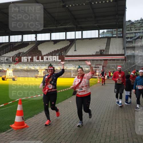 07.12.2025 - St. Pauli X-Mass-Run No. 15 Fabian Wolf http://msf.ph/oto/9422211 07.12.2025 11:50:47 Ziel 196, 206, 1599, 1602, 3639, 3913, 3958 meine-sportfotos.de