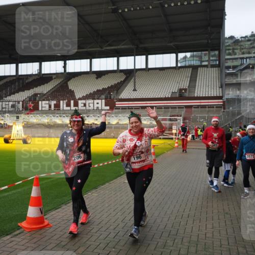 07.12.2025 - St. Pauli X-Mass-Run No. 15 Fabian Wolf http://msf.ph/oto/9422212 07.12.2025 11:50:47 Ziel 196, 206, 1599, 1602, 3639, 3913, 3958 meine-sportfotos.de