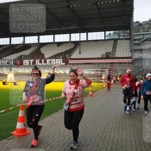 07.12.2025 - St. Pauli X-Mass-Run No. 15 Fabian Wolf http://msf.ph/oto/9422213 07.12.2025 11:50:47 Ziel 196, 206, 1599, 1602, 3639, 3913, 3958 meine-sportfotos.de