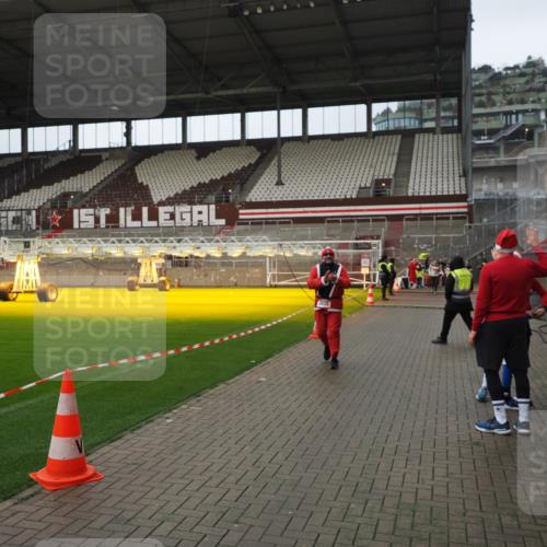 07.12.2025 - St. Pauli X-Mass-Run No. 15 Fabian Wolf http://msf.ph/oto/9422218 07.12.2025 11:50:52 Ziel 196, 206, 1599, 1602, 3639, 3913, 3958 meine-sportfotos.de