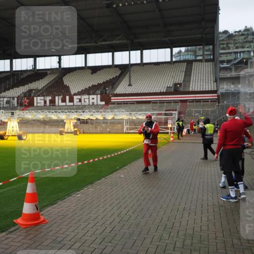 07.12.2025 - St. Pauli X-Mass-Run No. 15 Fabian Wolf http://msf.ph/oto/9422219 07.12.2025 11:50:52 Ziel 196, 206, 1599, 1602, 3639, 3913, 3958 meine-sportfotos.de
