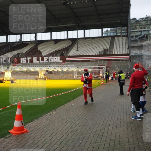 07.12.2025 - St. Pauli X-Mass-Run No. 15 Fabian Wolf http://msf.ph/oto/9422220 07.12.2025 11:50:52 Ziel 196, 206, 1599, 1602, 3639, 3913, 3958 meine-sportfotos.de