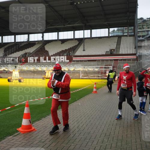 07.12.2025 - St. Pauli X-Mass-Run No. 15 Fabian Wolf http://msf.ph/oto/9422226 07.12.2025 11:50:54 Ziel 196, 206, 995, 996, 1599, 1602, 3639, 3913, 3958 meine-sportfotos.de