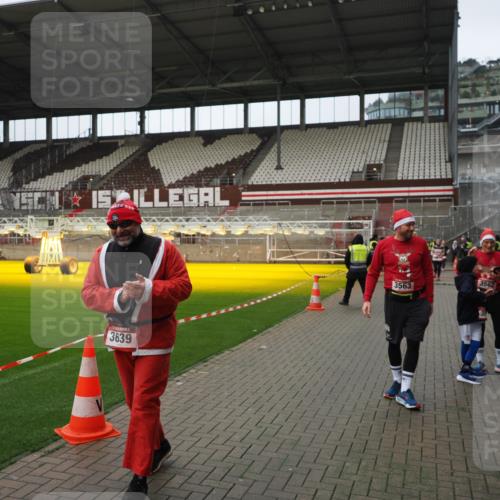 07.12.2025 - St. Pauli X-Mass-Run No. 15 Fabian Wolf http://msf.ph/oto/9422228 07.12.2025 11:50:54 Ziel 196, 206, 995, 996, 1599, 1602, 3639, 3913, 3958 meine-sportfotos.de