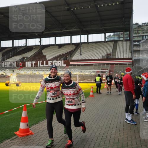 07.12.2025 - St. Pauli X-Mass-Run No. 15 Fabian Wolf http://msf.ph/oto/9422234 07.12.2025 11:51:02 Ziel 995, 996, 2547, 2548, 3616, 3618, 3639 meine-sportfotos.de