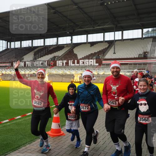 07.12.2025 - St. Pauli X-Mass-Run No. 15 Fabian Wolf http://msf.ph/oto/9422280 07.12.2025 11:51:23 Ziel 2374, 2585, 2589, 2670, 2672, 3116, 3449, 3451, 3959, 4340, 4609 meine-sportfotos.de