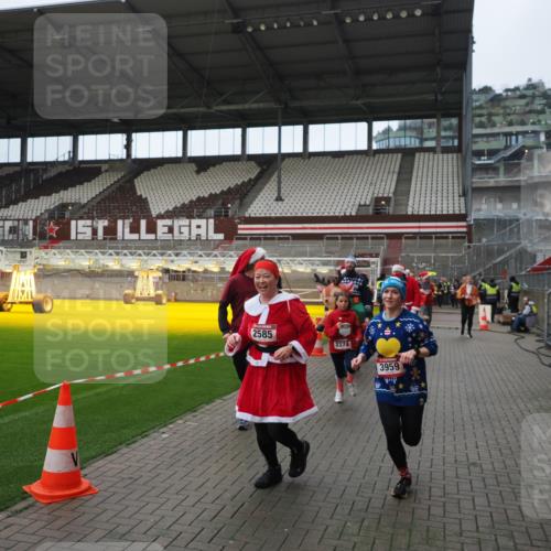 07.12.2025 - St. Pauli X-Mass-Run No. 15 Fabian Wolf http://msf.ph/oto/9422286 07.12.2025 11:51:24 Ziel 2374, 2585, 2589, 2670, 2672, 3116, 3449, 3451, 3959, 4340, 4609 meine-sportfotos.de