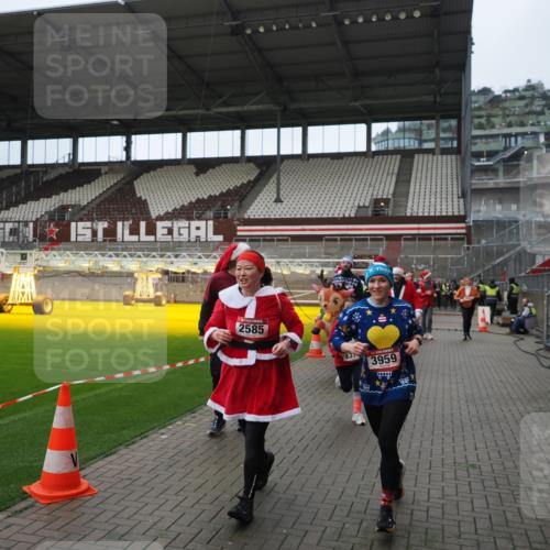 07.12.2025 - St. Pauli X-Mass-Run No. 15 Fabian Wolf http://msf.ph/oto/9422287 07.12.2025 11:51:25 Ziel 2374, 2585, 2589, 2670, 2672, 3116, 3449, 3451, 3959, 4340, 4609 meine-sportfotos.de