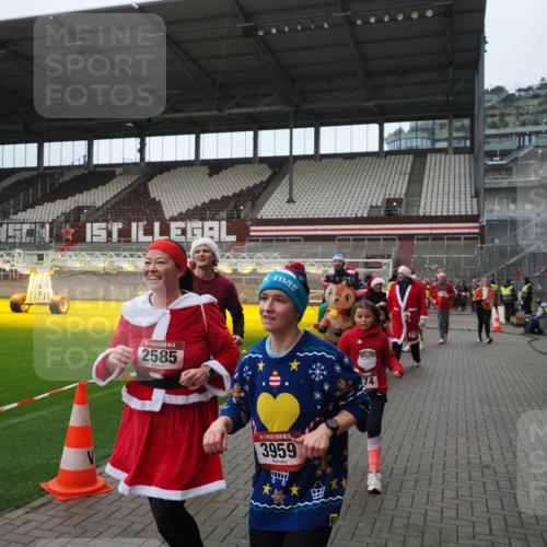 07.12.2025 - St. Pauli X-Mass-Run No. 15 Fabian Wolf http://msf.ph/oto/9422290 07.12.2025 11:51:25 Ziel 2374, 2585, 2589, 2670, 2672, 3116, 3449, 3451, 3959, 4340, 4609 meine-sportfotos.de