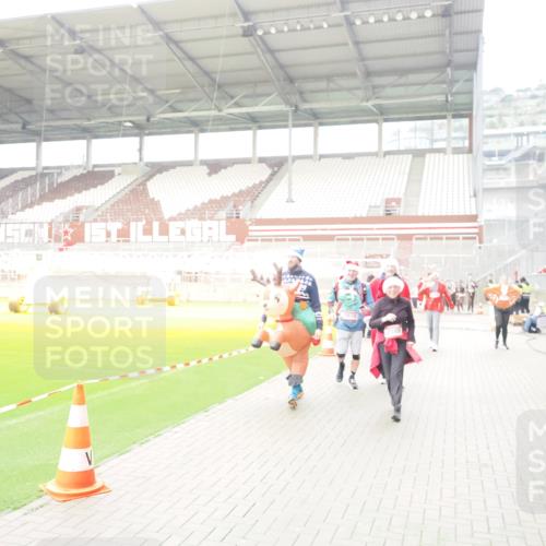 07.12.2025 - St. Pauli X-Mass-Run No. 15 Fabian Wolf http://msf.ph/oto/9422296 07.12.2025 11:51:27 Ziel 2374, 2585, 2589, 2670, 3116, 3449, 3451, 3959, 4340, 4609 meine-sportfotos.de