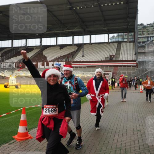 07.12.2025 - St. Pauli X-Mass-Run No. 15 Fabian Wolf http://msf.ph/oto/9422305 07.12.2025 11:51:29 Ziel 648, 650, 2025, 2027, 2374, 2585, 2589, 3116, 3449, 3451, 3959, 4340, 4609 meine-sportfotos.de