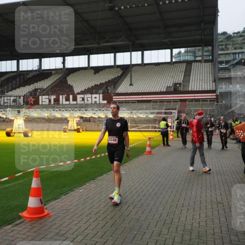 07.12.2025 - St. Pauli X-Mass-Run No. 15 Fabian Wolf http://msf.ph/oto/9422317 07.12.2025 11:51:32 Ziel 648, 650, 2025, 2027, 2374, 2585, 2589, 3116, 3449, 3451, 3875, 3959, 4340, 4609 meine-sportfotos.de