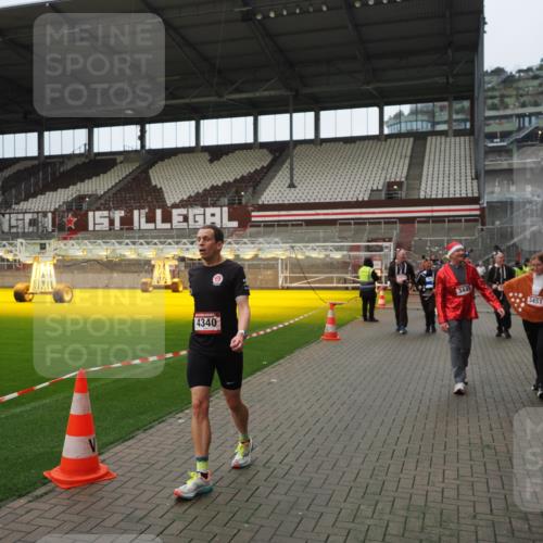 07.12.2025 - St. Pauli X-Mass-Run No. 15 Fabian Wolf http://msf.ph/oto/9422321 07.12.2025 11:51:33 Ziel 648, 650, 2025, 2027, 2374, 2585, 2589, 3116, 3449, 3451, 3875, 3959, 4340, 4602, 4609, 4610 meine-sportfotos.de