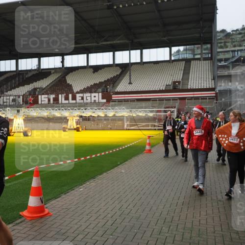 07.12.2025 - St. Pauli X-Mass-Run No. 15 Fabian Wolf http://msf.ph/oto/9422327 07.12.2025 11:51:35 Ziel 648, 650, 2025, 2027, 2374, 2589, 3116, 3449, 3451, 3875, 3959, 4340, 4602, 4610 meine-sportfotos.de